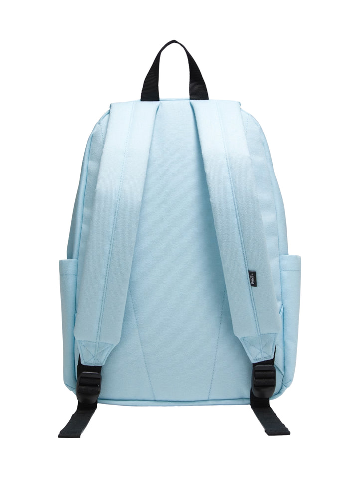 Mochila Vans color azul cristal con estampado de margaritas blancas y verdes, incluye bolsillo frontal y asa superior.