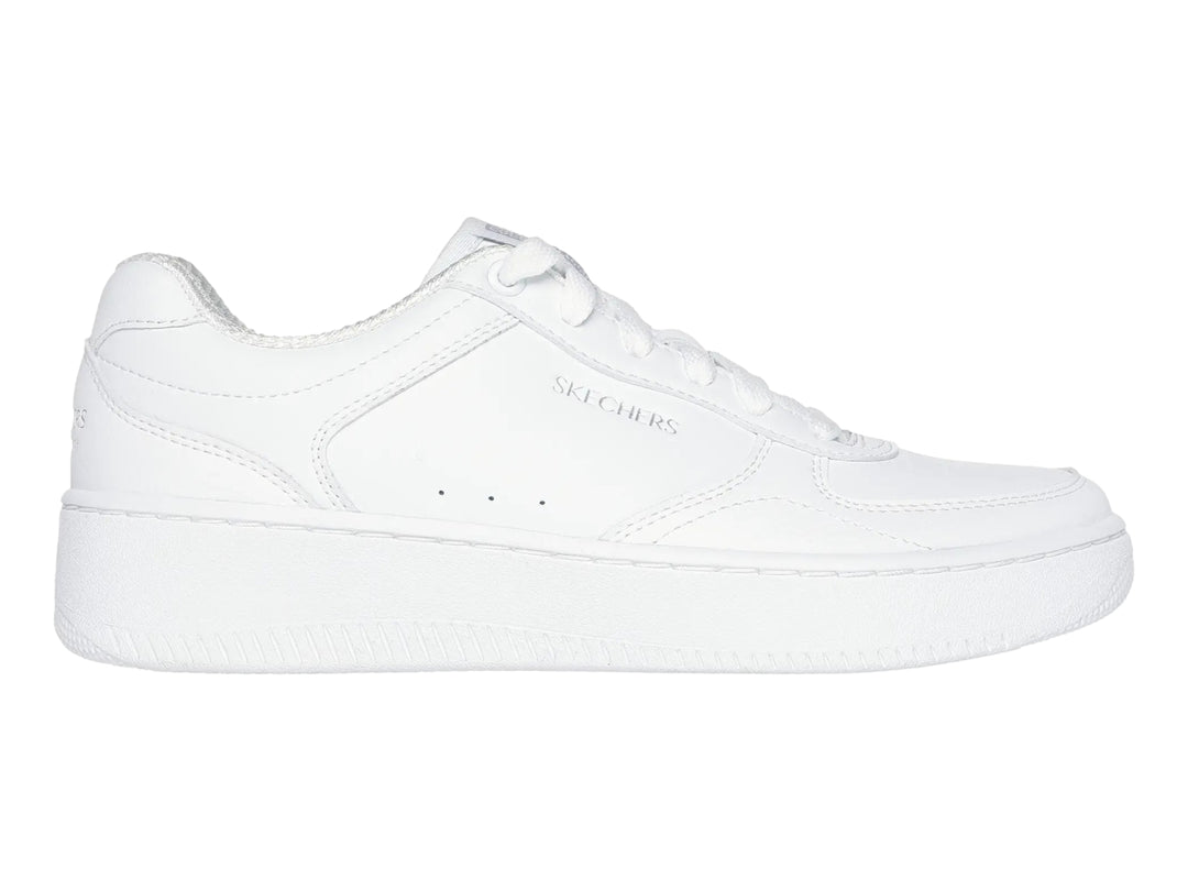 Tenis Skechers Sport Court 2.0 en color blanco, vista lateral.
