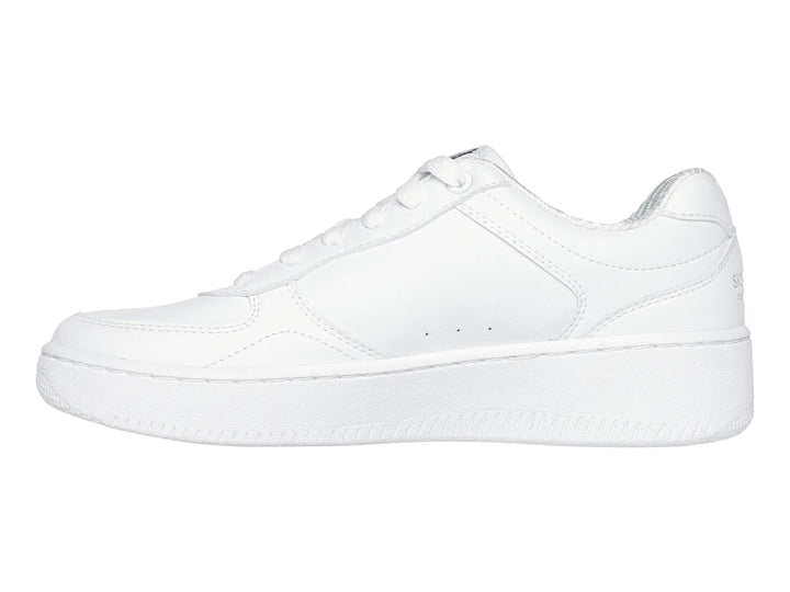 Tenis Skechers Sport Court 2.0 en color blanco, vista lateral.