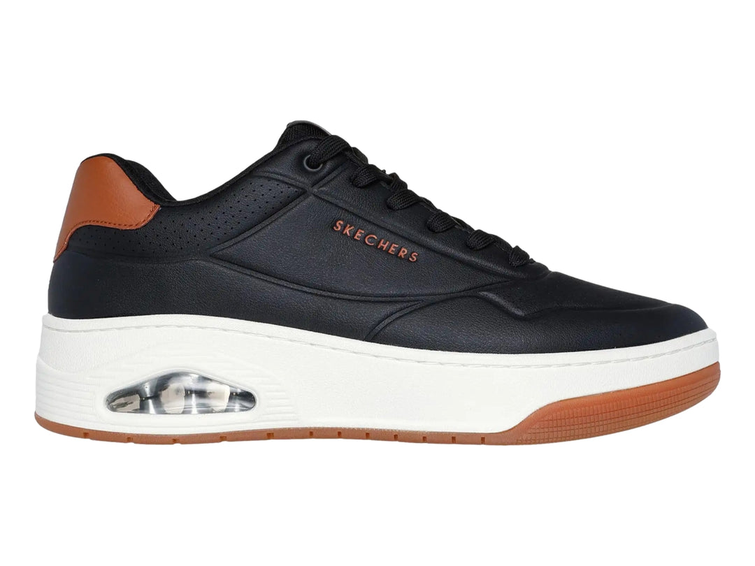 Tenis Skechers Uno Court color negro con detalles marrón y suela blanca con cámara de aire visible.