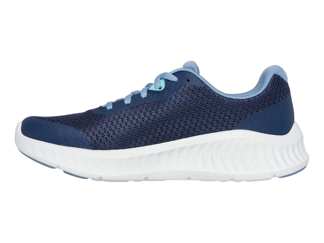 Tenis deportivos Skechers color azul marino con suela blanca y detalles en azul claro.
