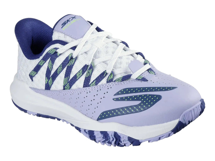 Tenis deportivos Skechers Viper Court Rally en color blanco y azul con detalles en morado claro.