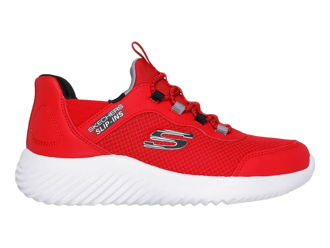 Tenis deportivos Skechers color rojo con suela blanca y detalles en gris.