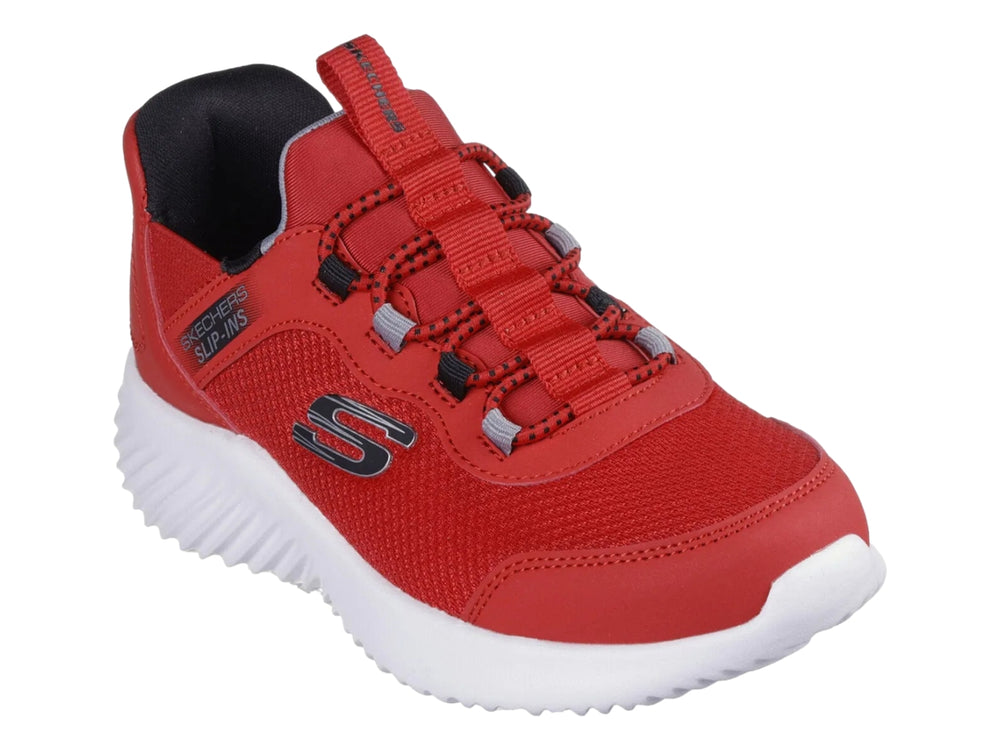 Tenis deportivos Skechers color rojo con suela blanca y detalles en gris.