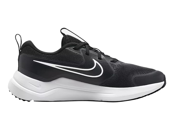 Tenis deportivos Nike Cosmic Runner color negro con suela blanca para niños.