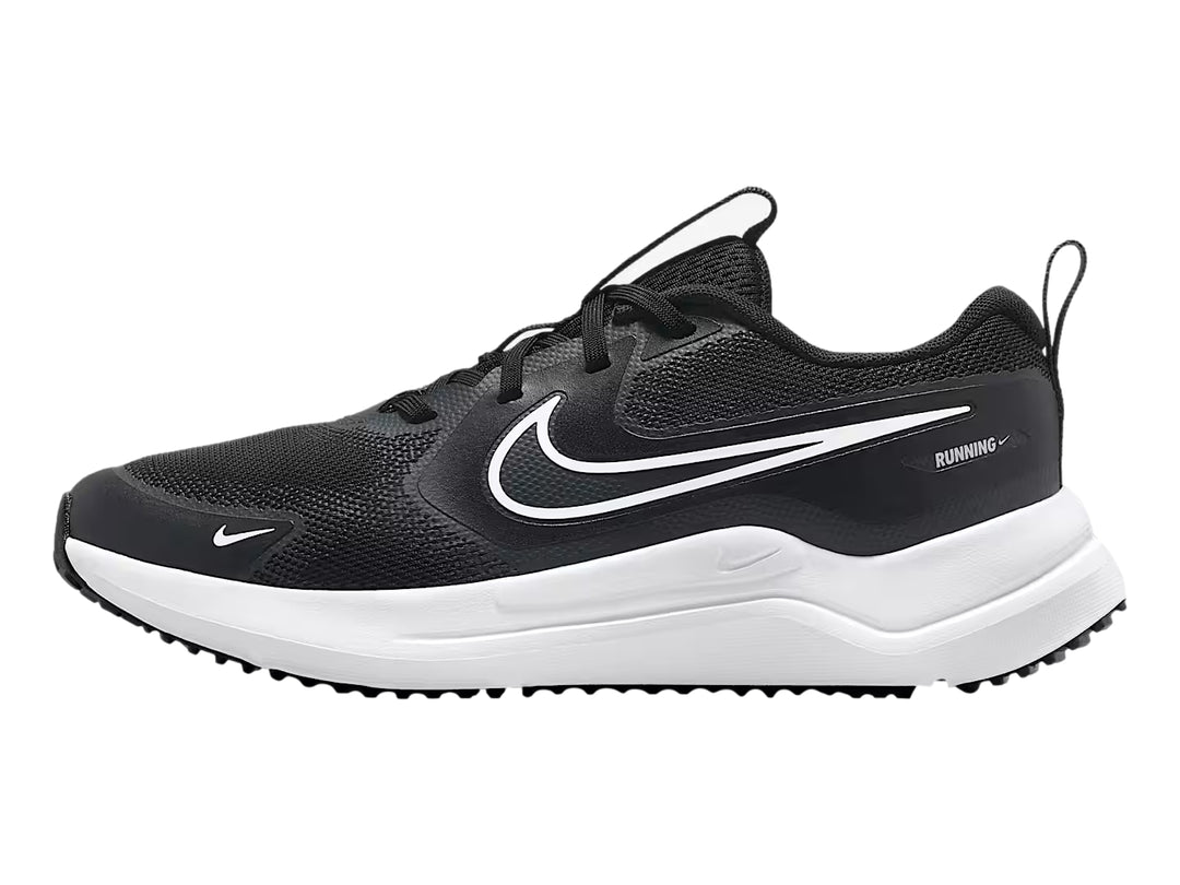 Tenis deportivos Nike Cosmic Runner color negro con suela blanca para niños.