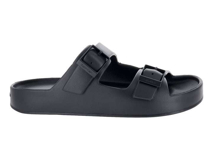 Sandalias negras de plataforma Calvin Klein con dos correas ajustables y hebillas.