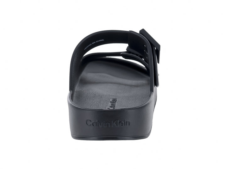 Sandalias negras de plataforma Calvin Klein con dos correas ajustables y hebillas.