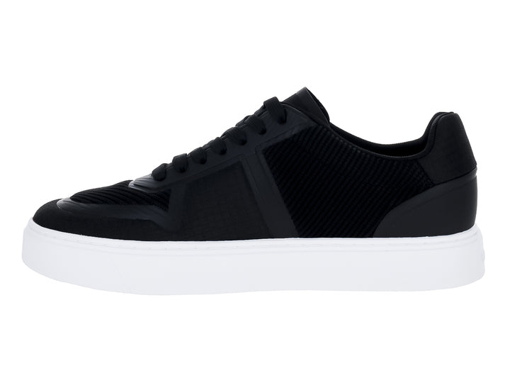 Tenis Calvin Klein color negro con suela blanca y logotipo CK blanco en el lateral.