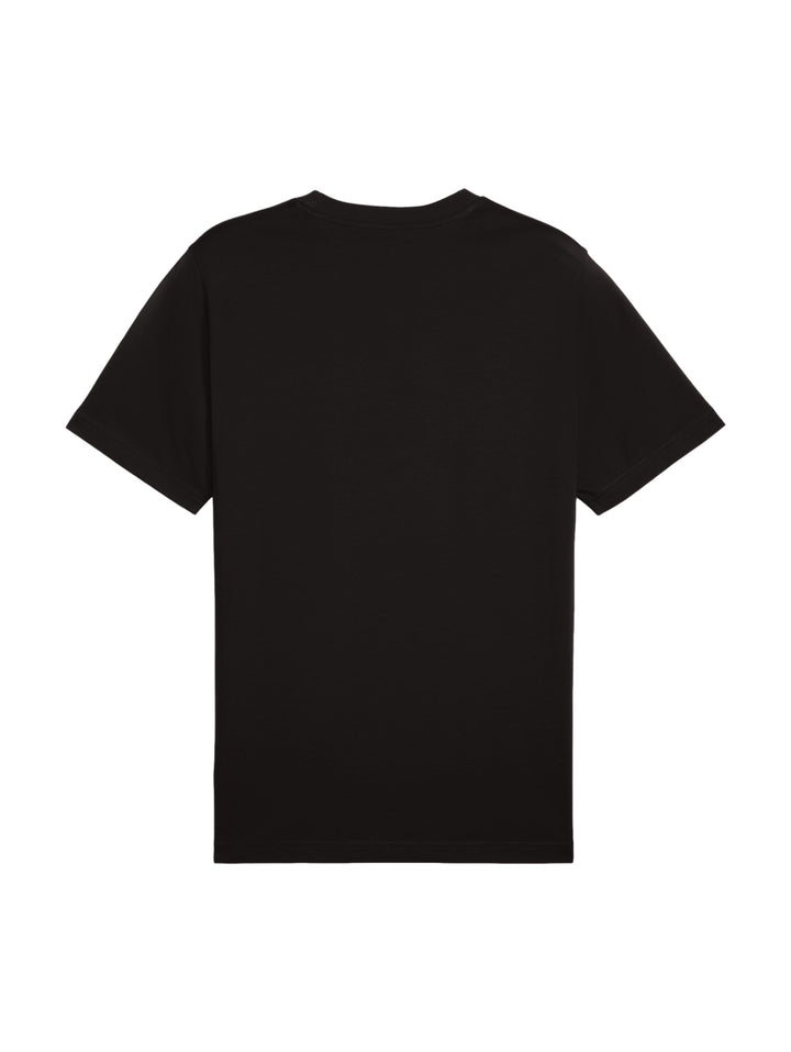 Hombre vistiendo una camiseta deportiva PUMA de color negro con logotipo blanco en el pecho.