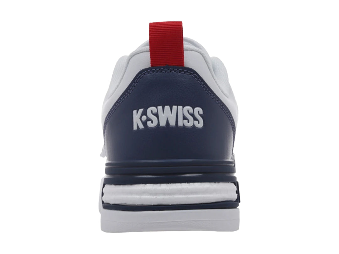 Tenis deportivos K-Swiss color blanco con detalles en azul marino y rojo.