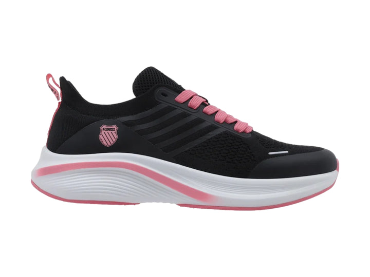 Tenis deportivos K-Swiss color negro con detalles en rosa y suela blanca.