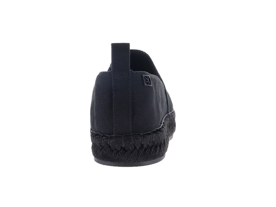 Alpargata Calvin Klein color negro con suela trenzada y diseño slip-on.