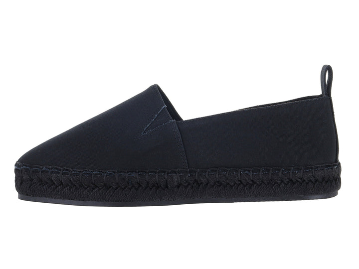 Alpargata Calvin Klein color negro con suela trenzada y diseño slip-on.