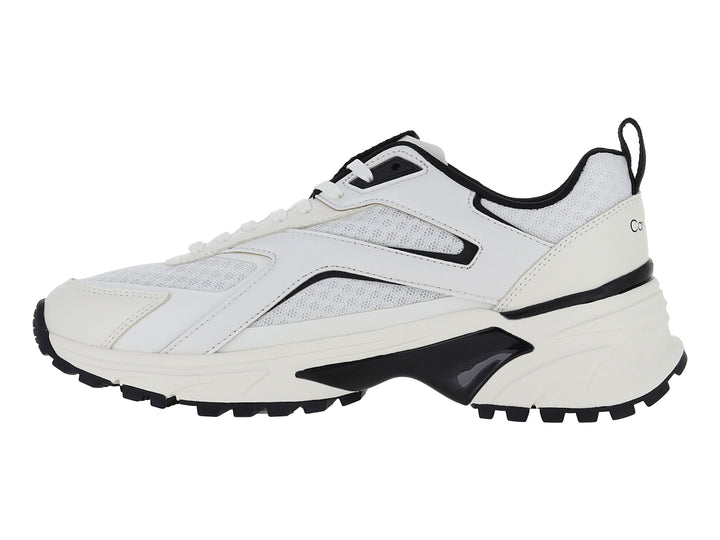 Tenis deportivos Calvin Klein color blanco con detalles y suela en color negro.