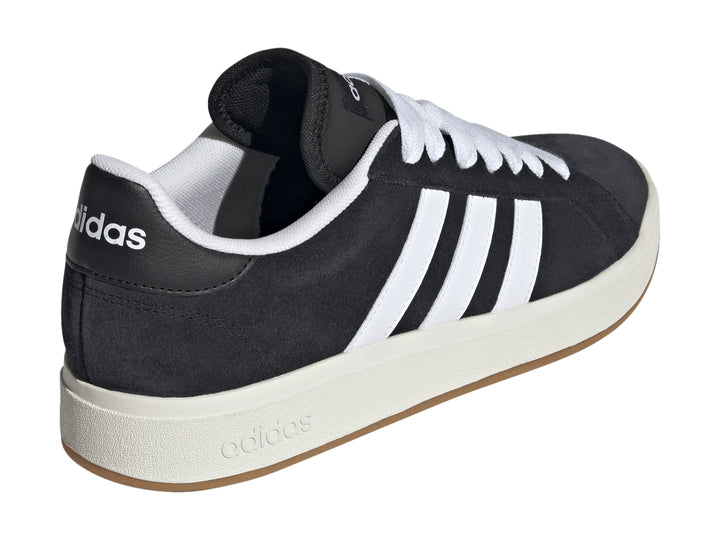 Tenis Adidas Grand Court Base 00s color negro con tres franjas blancas y suela blanca.