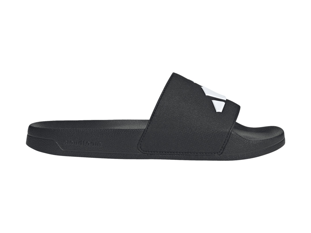 Sandalias Adidas Adilette Shower Slides en color negro con detalles blancos, vista lateral.