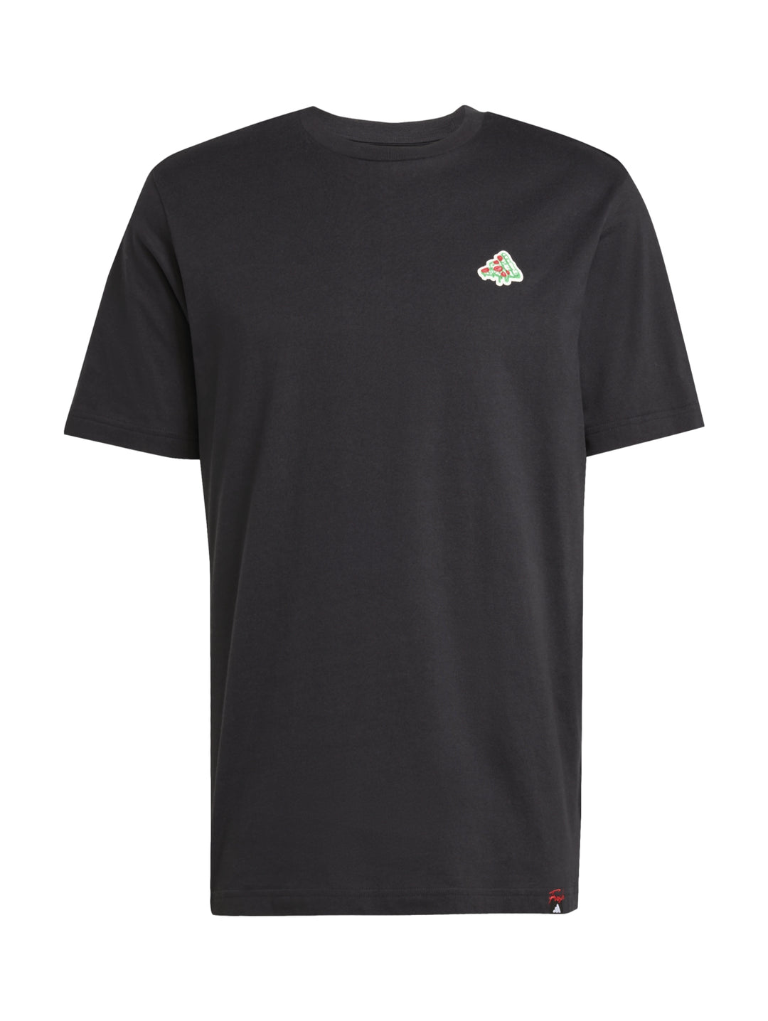 Hombre vistiendo camiseta negra de manga corta Adidas con un pequeño estampado de pizza en el pecho.