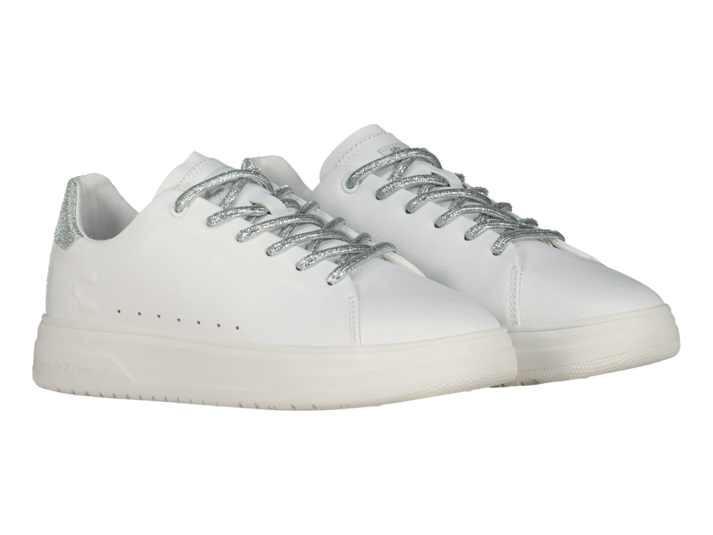 Tenis Charly color blanco con detalles y cordones en color plata brillante, estilo casual.