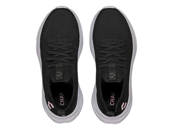 Tenis deportivos Charly color negro con suela blanca y detalle rosa en el lateral.