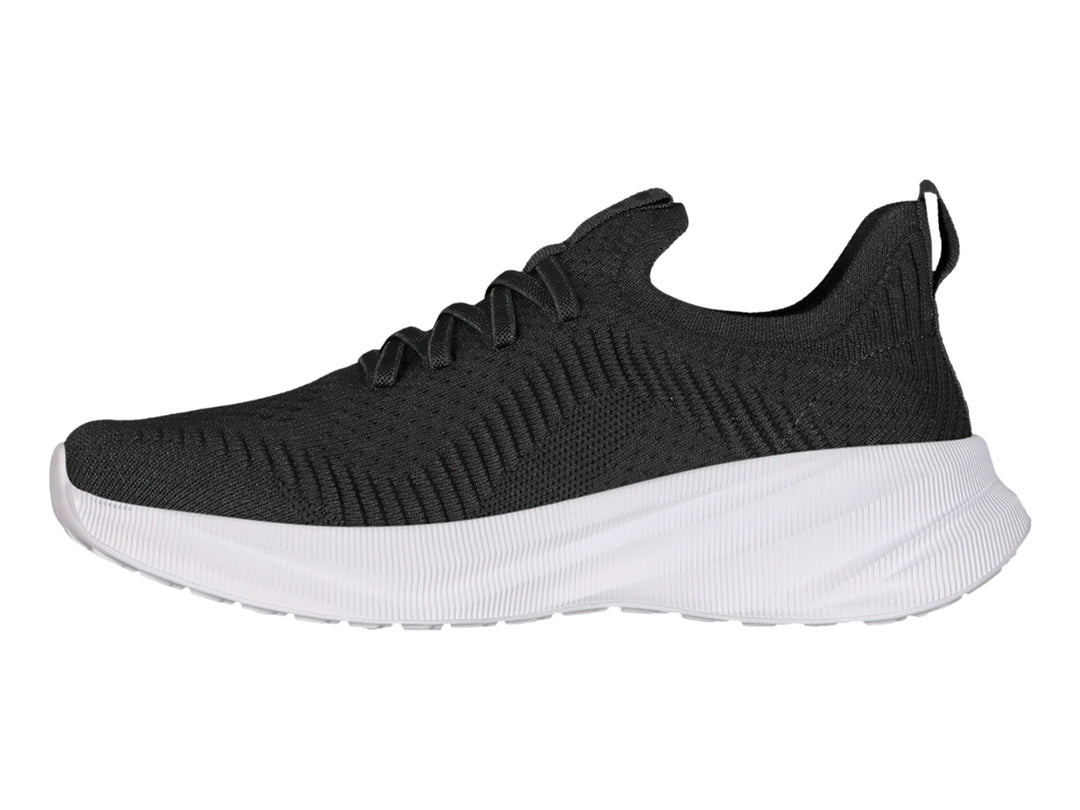 Tenis deportivos Charly color negro con suela blanca y detalle rosa en el lateral.