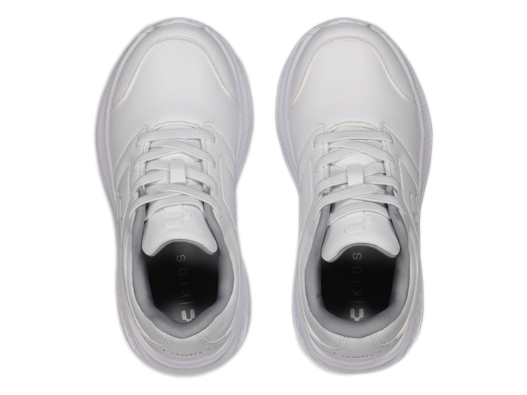 Tenis casuales Charly en color blanco con suela blanca y cordones.