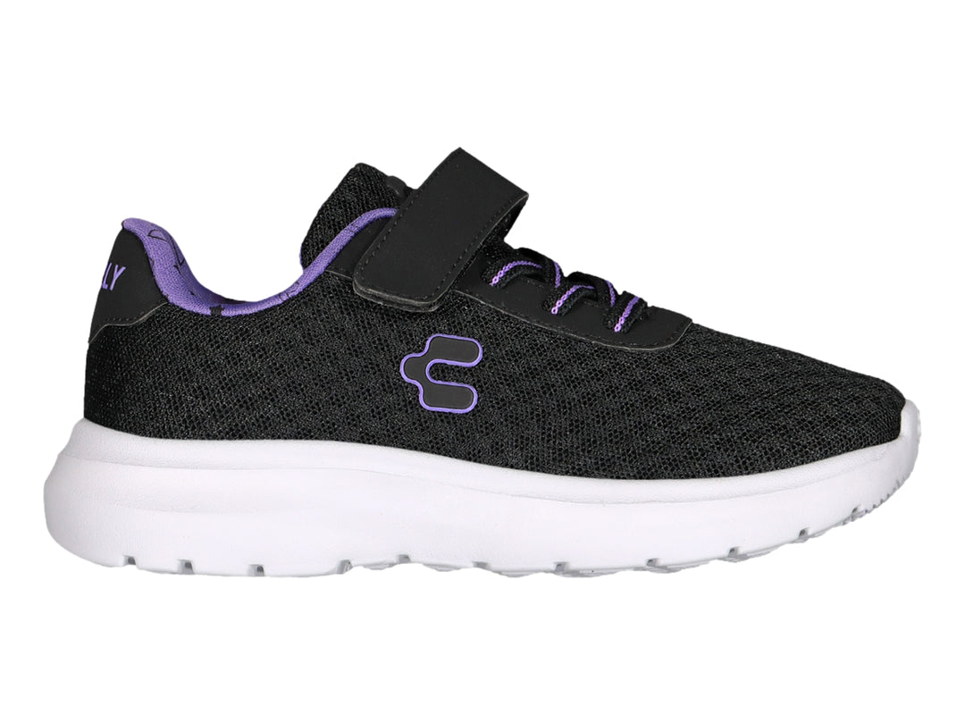 Tenis deportivos Charly color negro con detalles en morado y suela blanca.