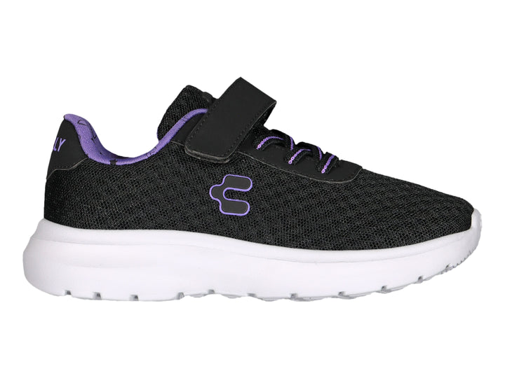 Tenis deportivos Charly color negro con detalles en morado y suela blanca.