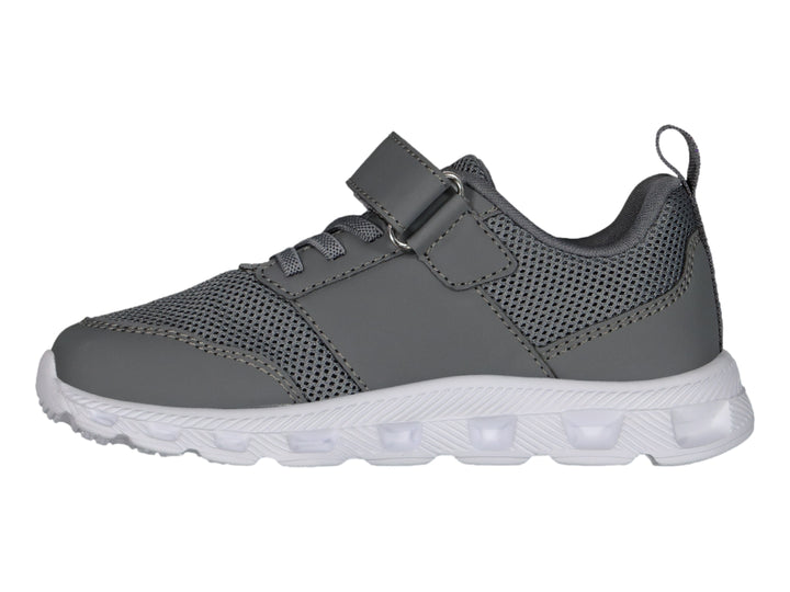 Tenis deportivos Charly color gris con suela blanca y detalles en azul, con cierre de velcro y agujetas.