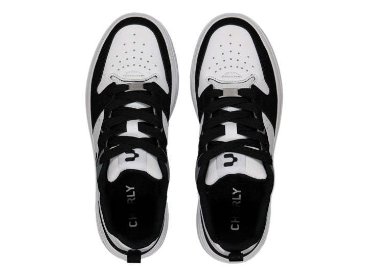 Tenis Charly Skurban en color blanco con detalles en negro y suela blanca.