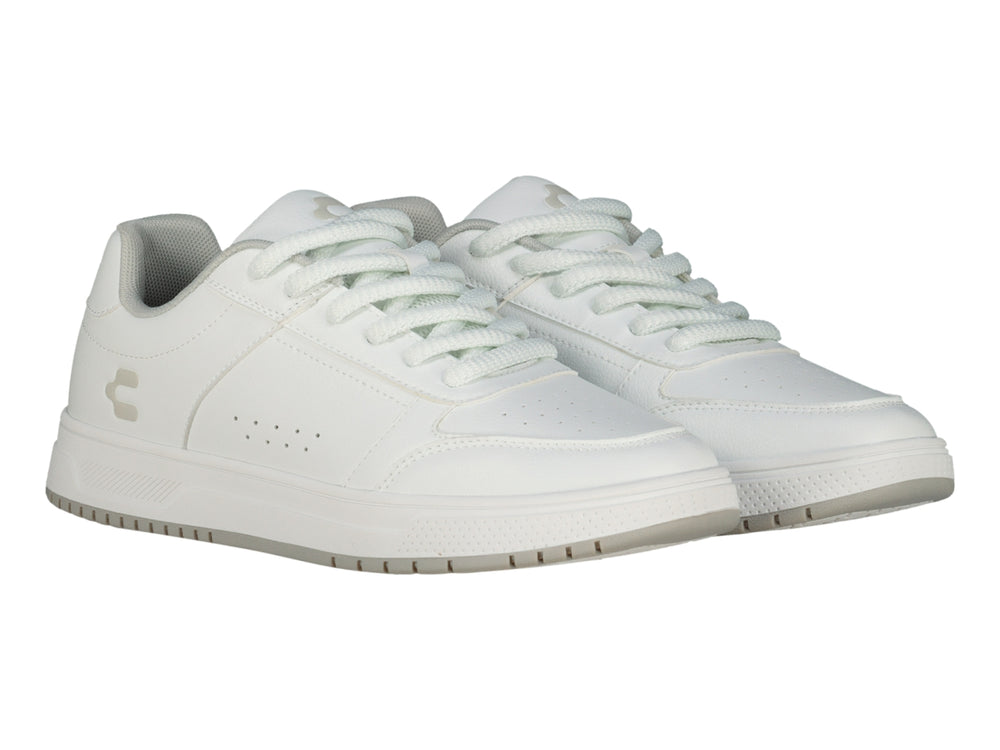 Tenis Charly color blanco de corte bajo con agujetas y suela plana.