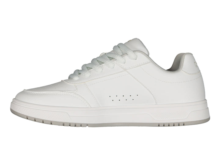 Tenis Charly color blanco de corte bajo con agujetas y suela plana.