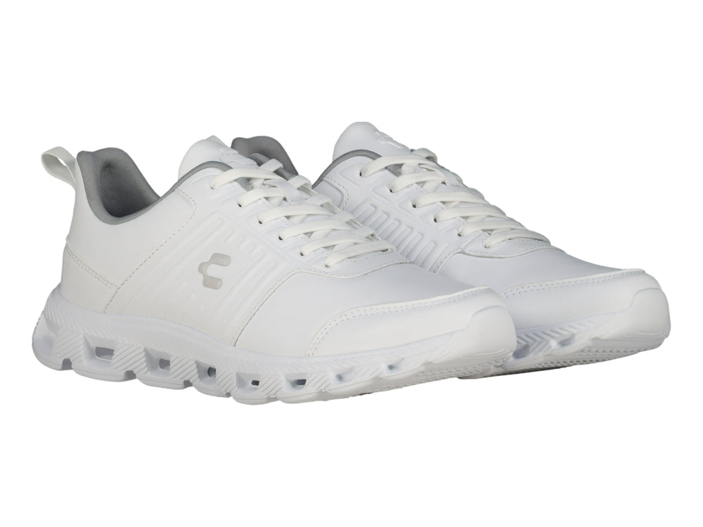 Tenis deportivos Charly de color blanco con suela gruesa y cordones.