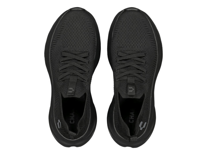 Tenis deportivos Charly color negro con tejido transpirable y suela robusta.