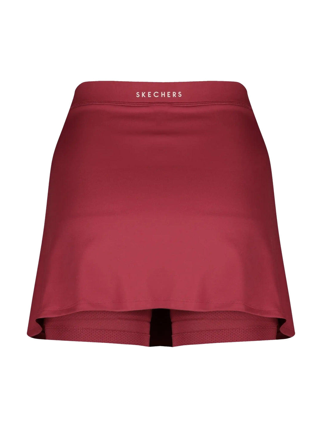 Mujer vistiendo una falda short deportiva de color rojo marca Skechers.
