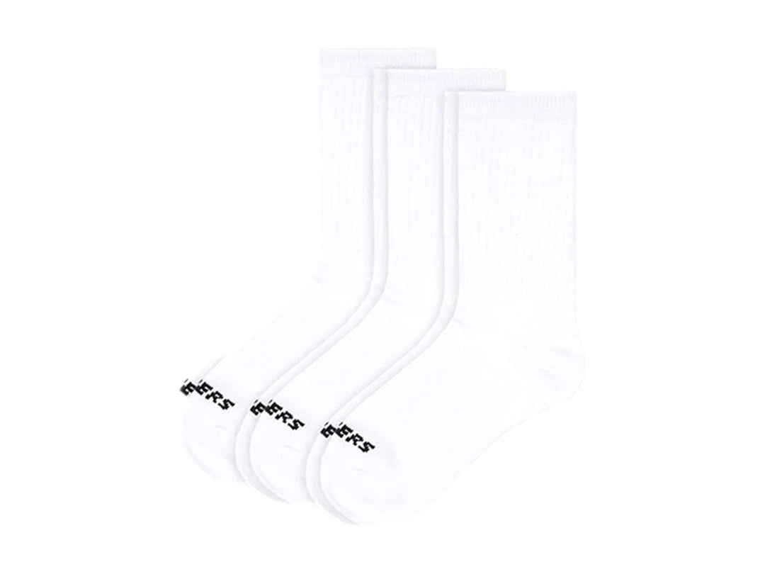 Set de cuatro calcetines blancos Skechers con logotipo negro en la punta.