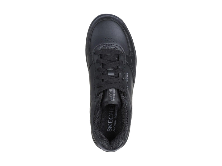 Tenis Skechers Sport Court 2.0 en color negro total con suela ancha y cordones.