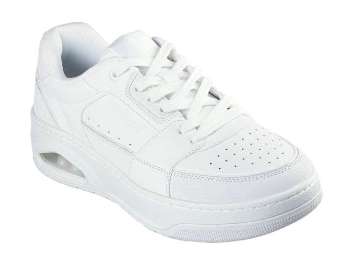 Tenis Skechers Uno Court color blanco con suela de plataforma y amortiguación de aire visible en el talón.