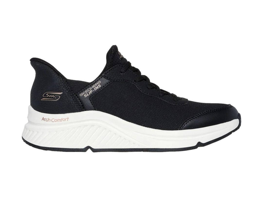 Tenis Skechers Slip-ins color negro con suela blanca y soporte Arch Comfort para mujer.