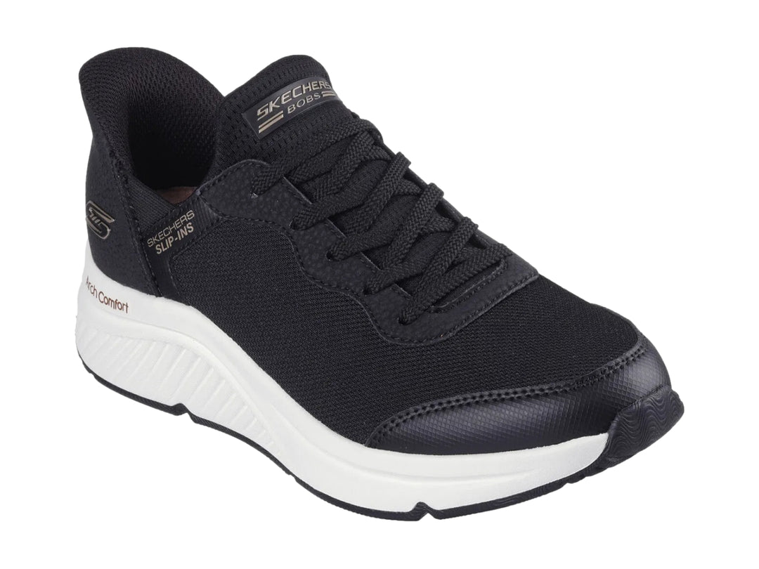 Tenis Skechers Slip-ins color negro con suela blanca y soporte Arch Comfort para mujer.