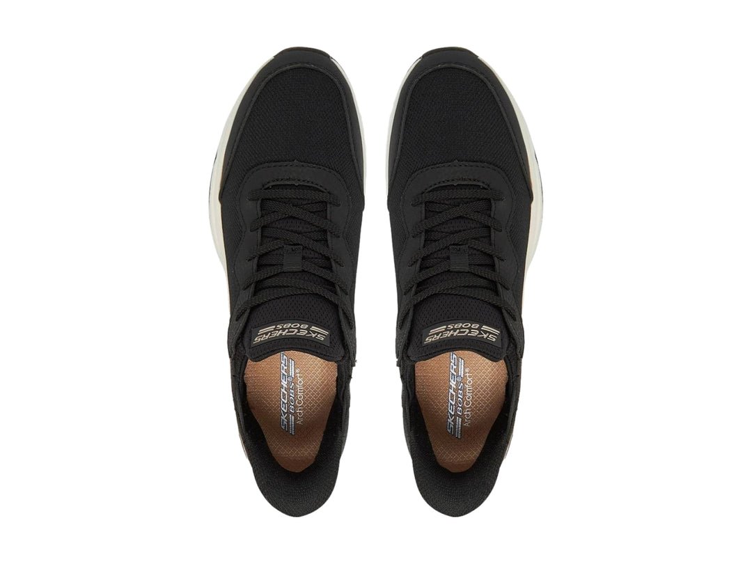 Tenis Skechers Slip-ins color negro con suela blanca y soporte Arch Comfort para mujer.