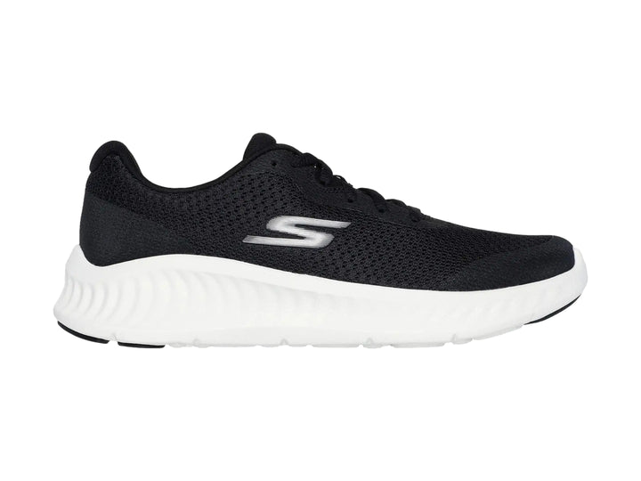 Tenis deportivos Skechers color negro con suela blanca y tejido de malla.