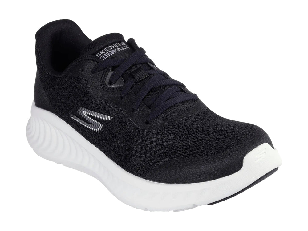 Tenis deportivos Skechers color negro con suela blanca y tejido de malla.