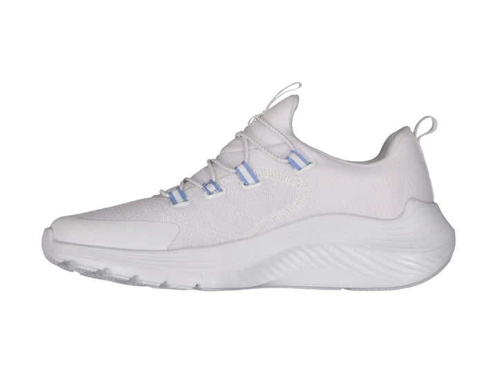 Tenis Skechers blancos con detalles en azul claro y suela blanca gruesa.