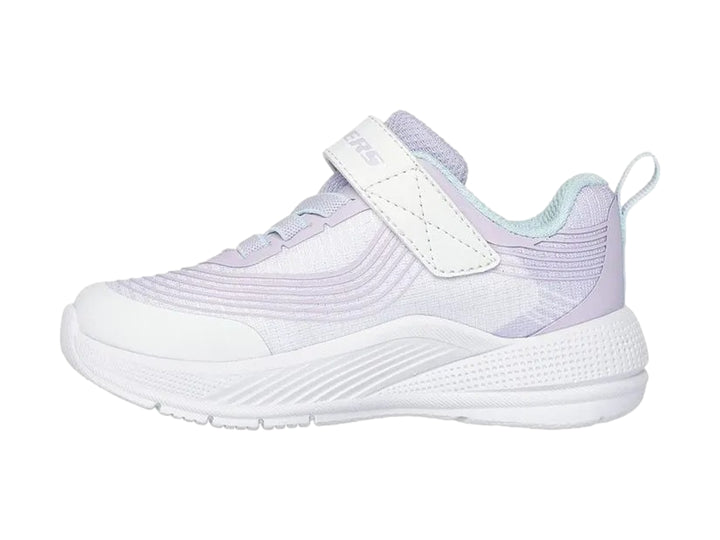 Tenis deportivos Skechers para niño en color blanco y morado claro con correa de velcro.