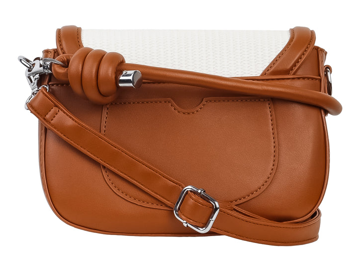 Bolso Unibella blanco con bordes cafés y textura rugosa en la parte frontal.