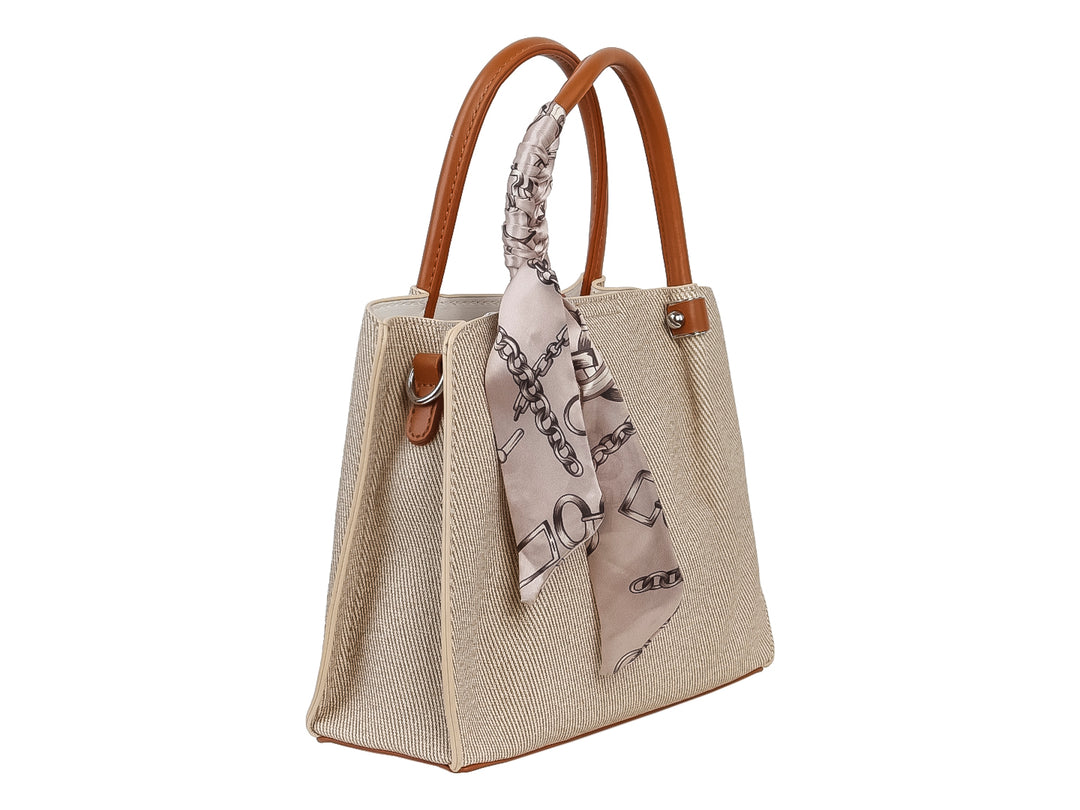 Bolso tote color beige con asas redondas marrones y un pañuelo decorativo atado al asa.