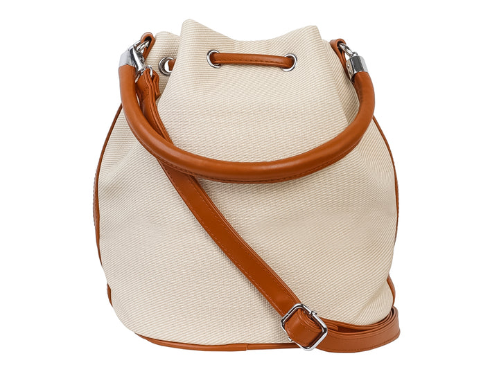 Bolso de hombro estilo saco en color beige con detalles y cordones ajustables en color marrón.