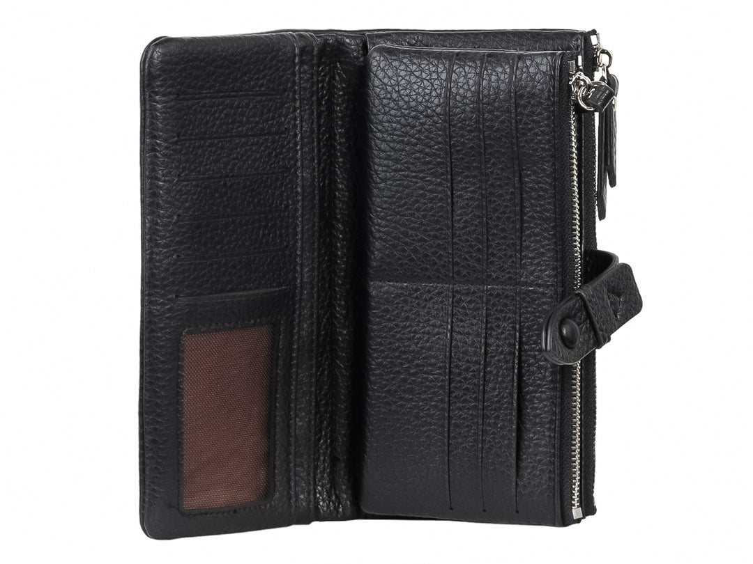 Bolso estilo cartera color negro con textura rugosa, cierre superior y correa con botón central.