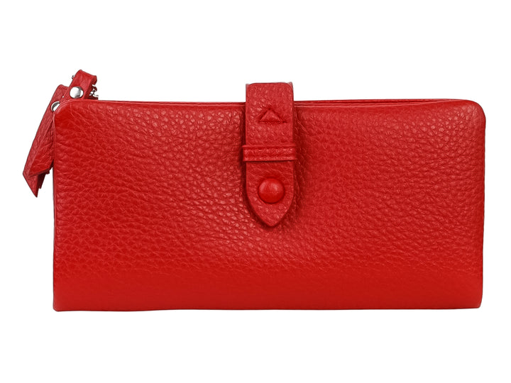 Cartera de color rojo con textura granulada, cierre superior y correa central con broche.